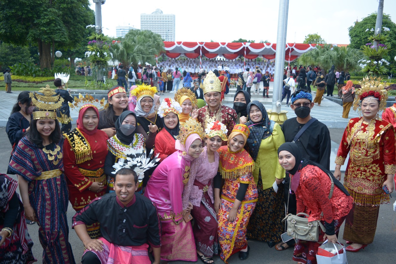 Wali Kota Surabaya Eri Cahyadi mengajak masyarakat untuk mengikuti upacara peringatan Hari Sumpah Pemuda Tahun 2023