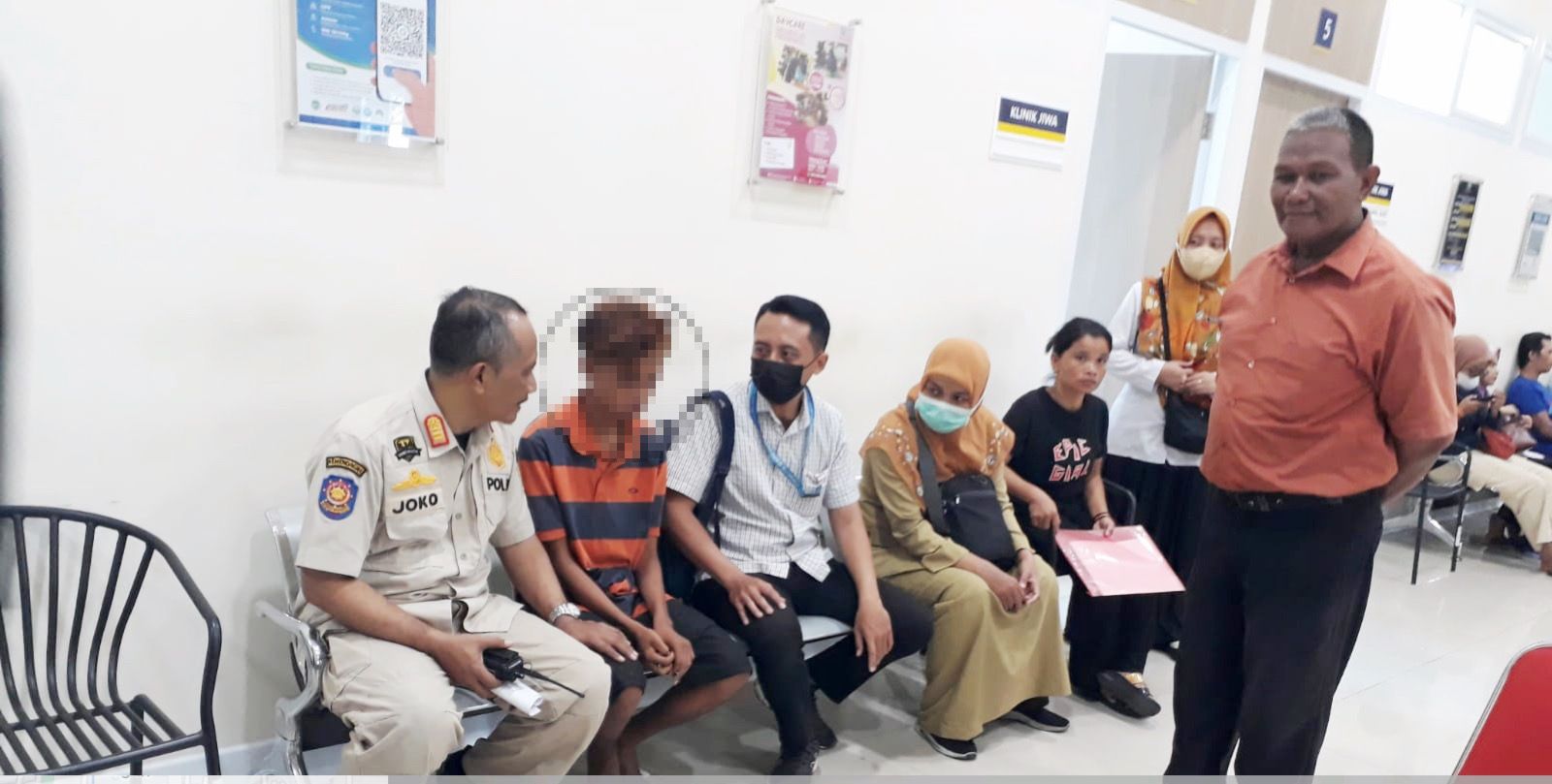  Satuan Polisi Pamong Praja (Satpol PP) Kota Surabaya, mengirim MP (16), ke rehabilitasi Rumah Sakit Jiwa (RSJ) Menur Surabaya