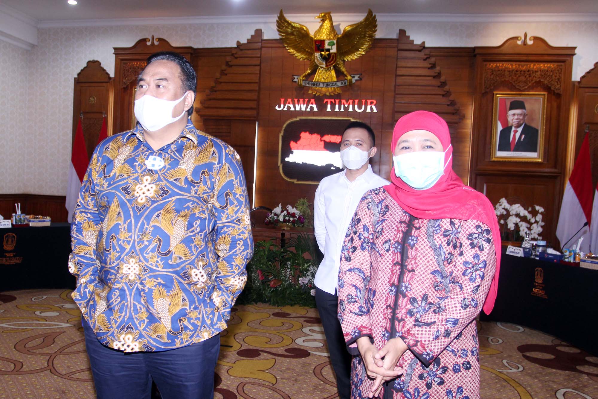 Wakil Ketua DPR RI Rachmat Gobel dan Gubernur Jawa Timur Khofifah Indar Parawansa di Gedung Negara Grahadi, Surabaya, Jumat (2/10). Foto : om prass
