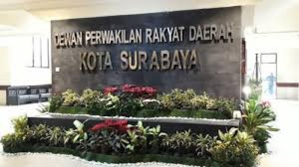Gedung DPRD Surabaya Jl. Yos Sudarso Surabaya. ( foto : Google.com)