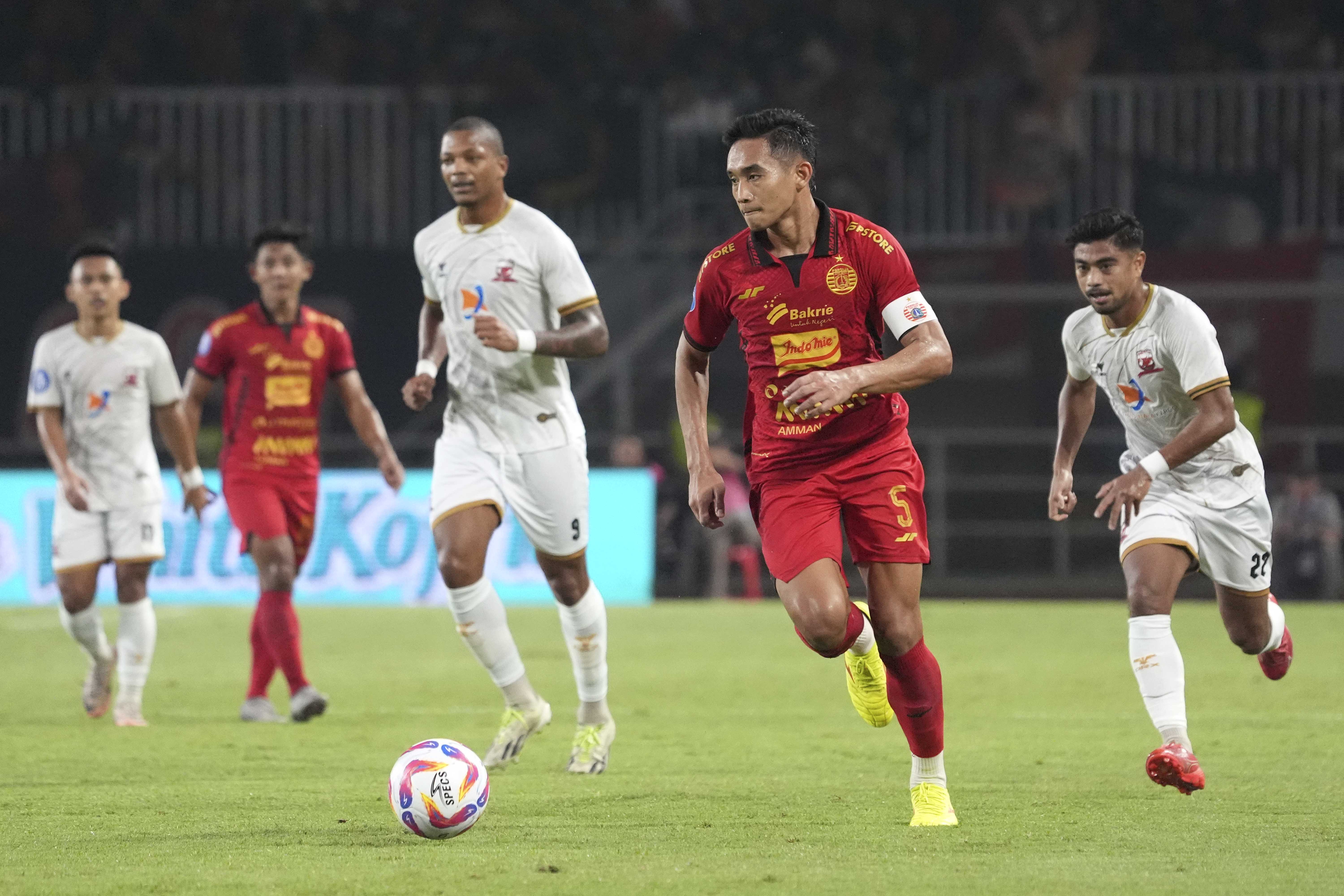 Bek sekaligus kapten Persija Jakarta, Rizky Ridho, mengungkapkan rasa syukur dan kebanggaannya setelah berhasil membawa timnya menaklukkan Madura United FC  4-1