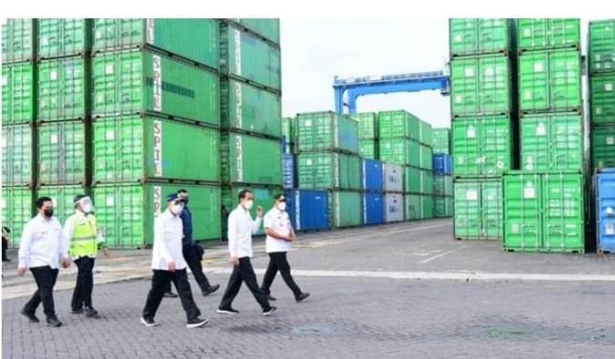 Presiden Jokowi di Pelabuhan Ambon.