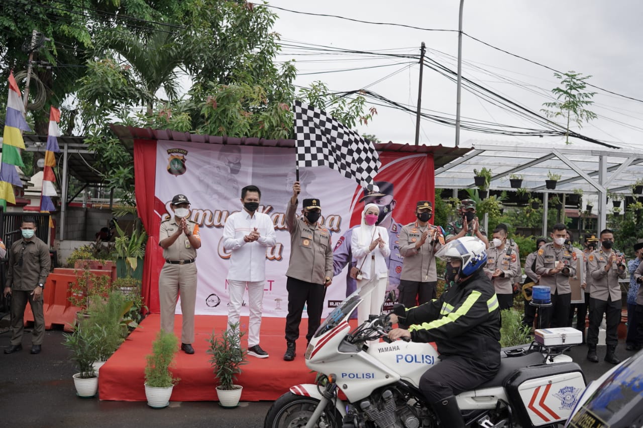 KLT.Official Bagi Ribuan Paket Sembako