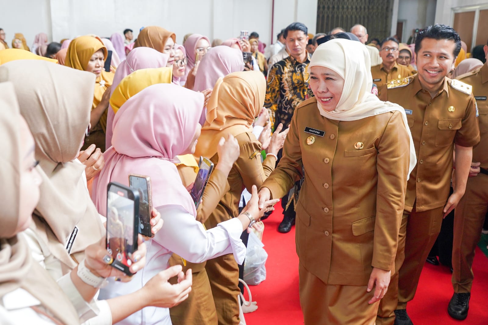 Khofifah dan Emil Gelar Halal Bihalal ASN Jatim: Dorong Lompatan Layanan Publik dan Inovasi Gerbang Baru Nusantara