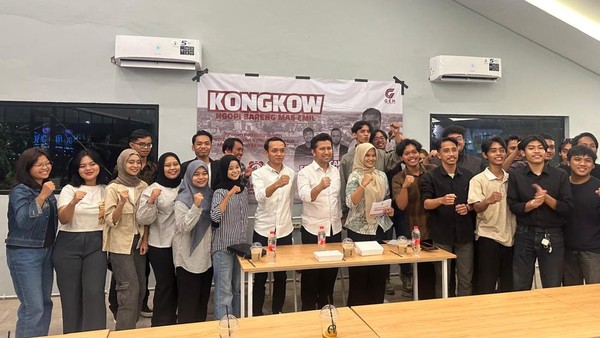Calon Wakil Gubernur Jawa Timur nomor urut 2, Emil Elestianto Dardak, mengadakan pertemuan santai bersama komunitas Gen Z dari Surabaya Raya. Acara yang berlangsung Kamis (7/11/2024) malam