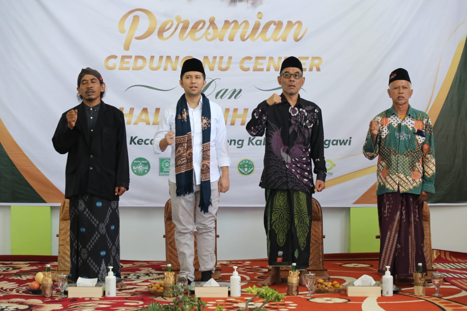 Wakil Gubernur Jawa Timur Emil Elestianto Dardak meresmikan Gedung NU Center Kecamatan Geneng, Kabupaten Ngawi, Senin (22/5).