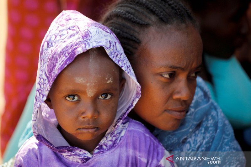 Pengungsi Ethiopia terlihat di kamp pengungsi Um Rakuba yang menerima pengungsi yang menyelamatkan diri dari perseteruan di daerah Tigray, di perbatasan Sudan-Ethiopia, di Sudan, Minggu (29/11/2020). REUTERS/Baz Ratner/hp/cfo (REUTERS/BAZ RATNER)

