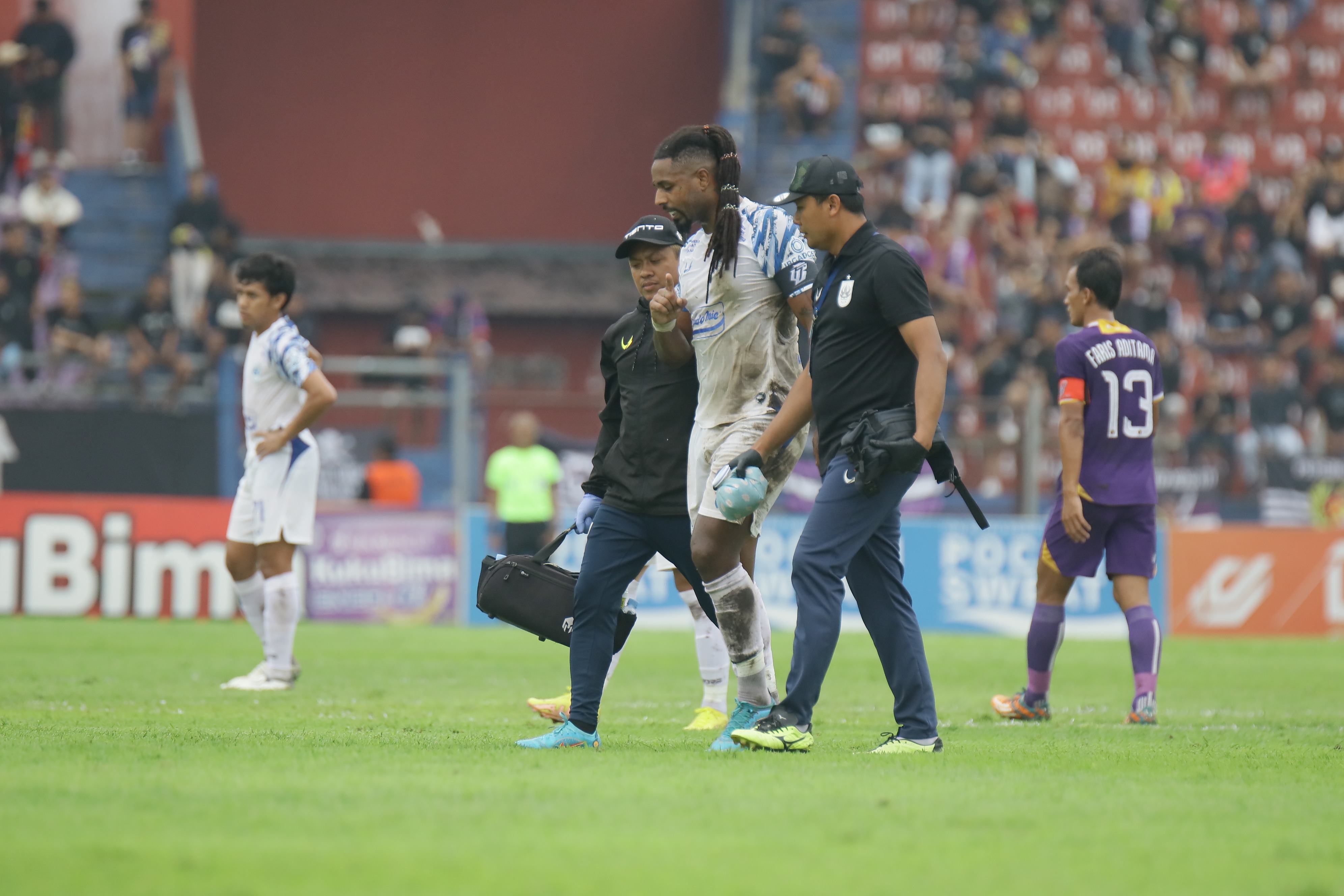 Pemain depan PSIS Semarang, Carlos Fortes dipastikan absen selama kurang lebih empat pertandingan pasca-mengalami cedera