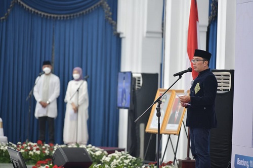 Gubernur Jawa Barat Ridwan Kamil akan meneruskan arahan Presiden Joko Widodo kepada seluruh kepala daerah di Jabar terkait perpanjangan PPKM yang akan berlangsung hingga 23 Mei 2022, di Gedung Sate Kota Bandung, Rabu (11/05/2022)