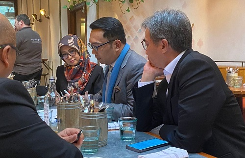 Gubernur Jawa Barat Ridwan Kamil melakukan kunjungan kerja ke London, Inggris, Selasa (25/5/2022). Gubernur bertemu dengan sejumlah pihak menjajaki kerja sama di bidang pendidikan, energi baru terbarukan, teknologi, dan ekonomi kreatif. 