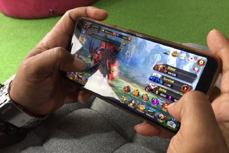 ilustrasi bermain game online (ANTARA News/Ida Nurcahyani))

