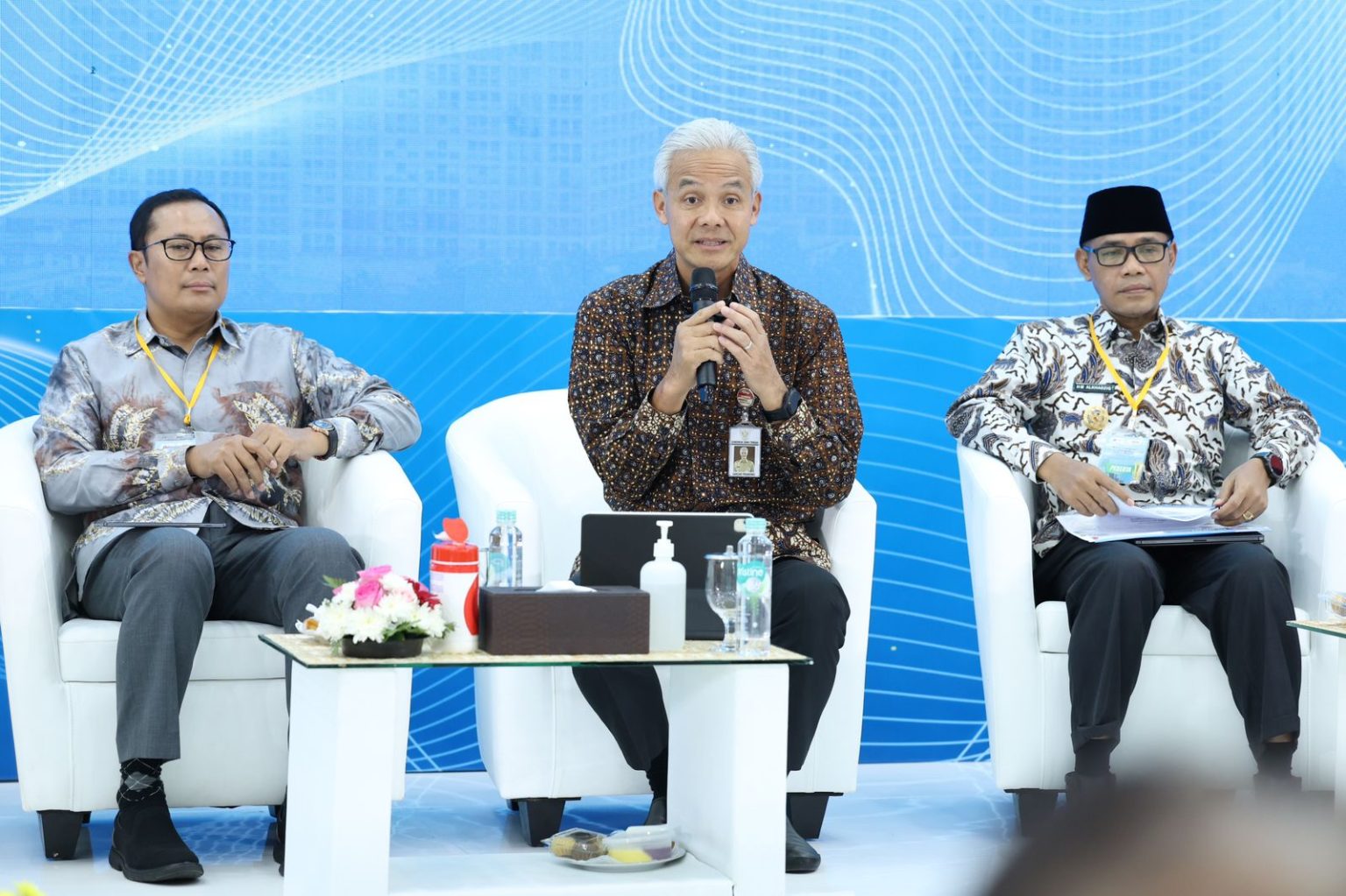 Gubernur Jawa Tengah Ganjar Pranowo saat menjadi narasumber dalam acara Sharing Session Pembangunan Daerah 2023, yang dihelat oleh Badan Perencanaan Pembangunan Nasional (Bappenas) RI, Rabu (14/6/2023). 