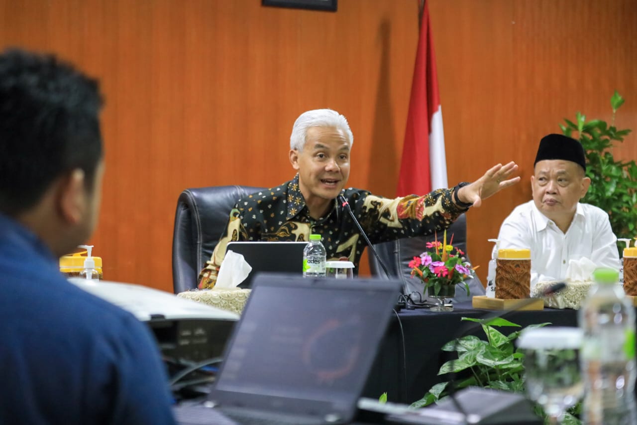 Gubernur Jawa Tengah Ganjar Pranowo dalam Forum Group Discussion “Optimalisasi Koperasi untuk Penanggulangan Kemiskinan”, di Manohara Hotel, Magelang, Kamis (25/5/2023).