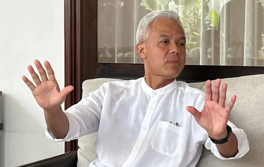 Capres RI Ganjar Pranowo saat wawancara khusus di kediamannya, Jalan Taman Patra Raya, Setiabudi, Jakarta Selatan, Rabu (13/12/2023). ANTARA