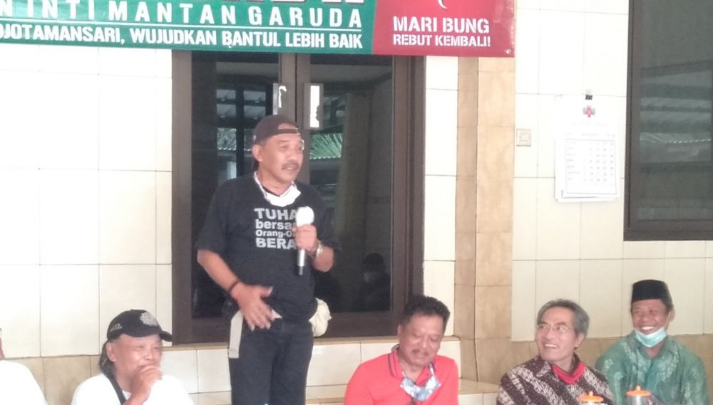 Brotoseno (berdiri) ajak konstituen Partai Gerindra dukung Abdul Halim Muslih-Joko Purnomo (Foto: HMP/Daru)