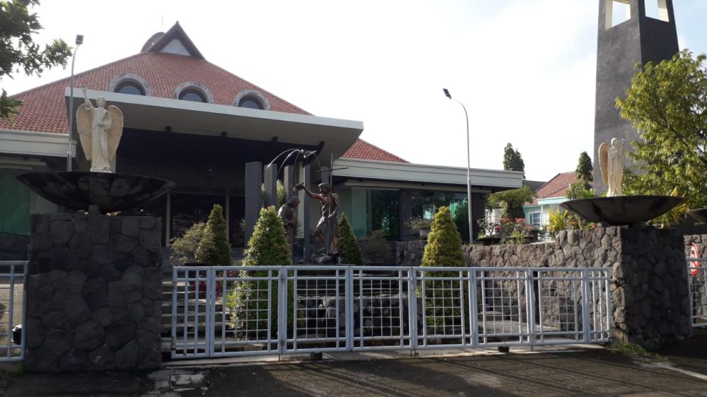 Sepi. Suasana gereja di Purimas, Jl.I Gusti Ngurah Ray, Surabaya. Foto : HMP/Prass