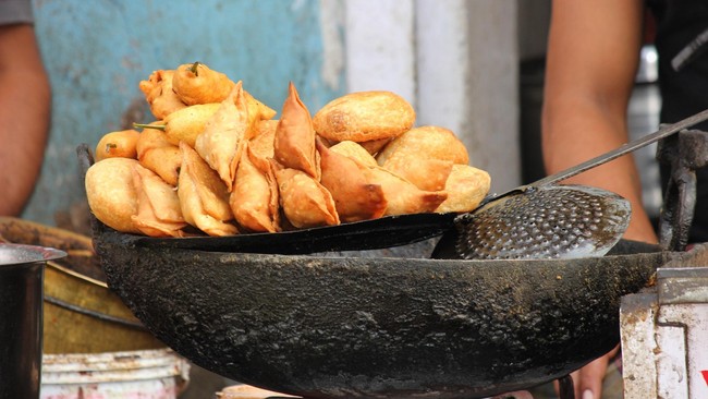 Masih banyak dari masyarakat yang kalap dalam menyantap makanan saat berbuka, karena seharian menahan lapar