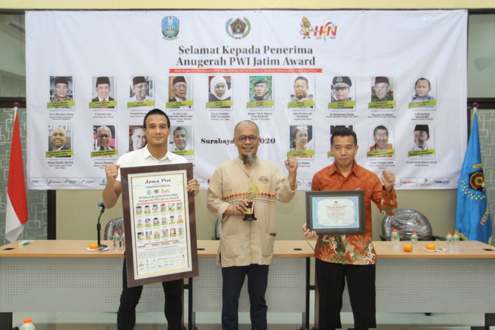 Haruna Soemitro Ditasbihkan sebagai Tokoh Pembinaan Sepakbola Profesional