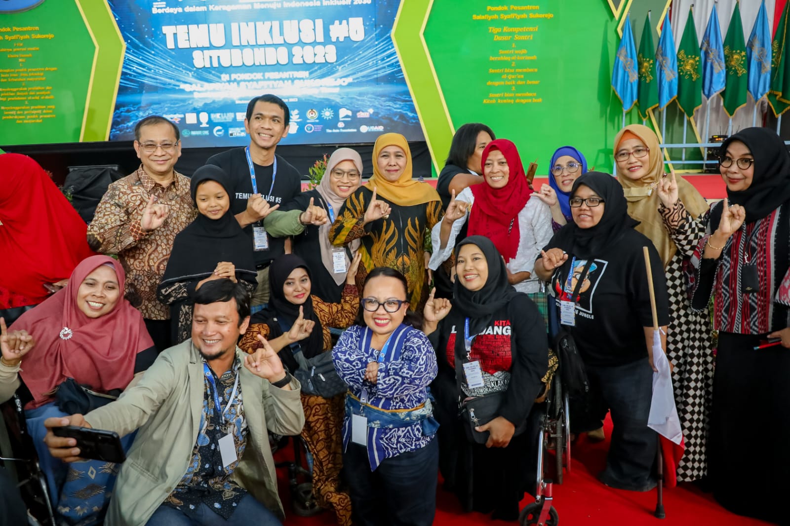 Gubernur Jawa Timur Khofifah Indar Parawansa membuka Temu Inklusi Nasional 5 tahun 2023 yang diselenggarakan di Pondok Pesantren Salafiyah Syafi’iyah Situbondo, Selasa (1/8). 