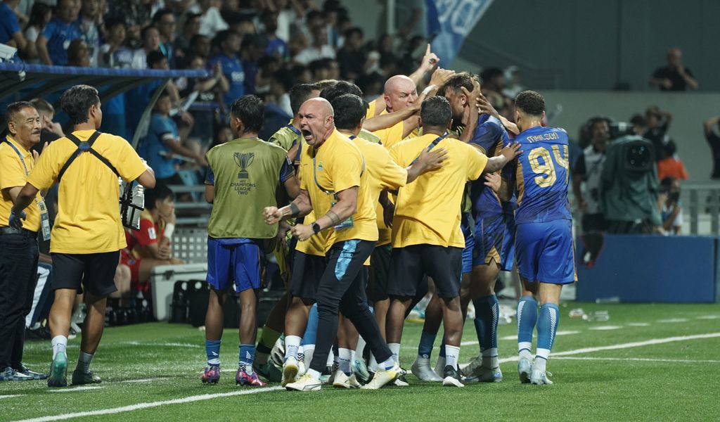 Pelatih PERSIB, Bojan Hidak merayakan gol ke gawang Lion City Sailors di Stadion Jalan Besar Singapura, Kamis, 7 November 2024 (PERSIB.co.id/Rakha F. Hawadi)