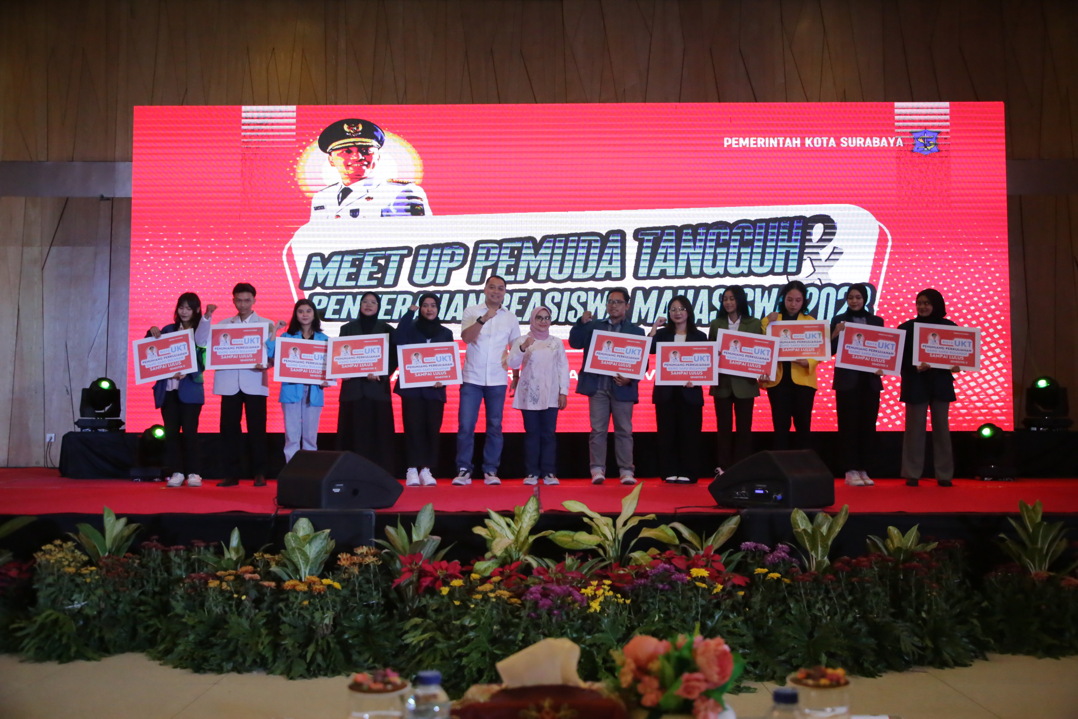 Berbagai program unggulan digulirkan Pemerintah Kota (Pemkot) Surabaya sepanjang tahun 2024 untuk memastikan setiap anak Surabaya mendapatkan hak pendidikan yang layak.


