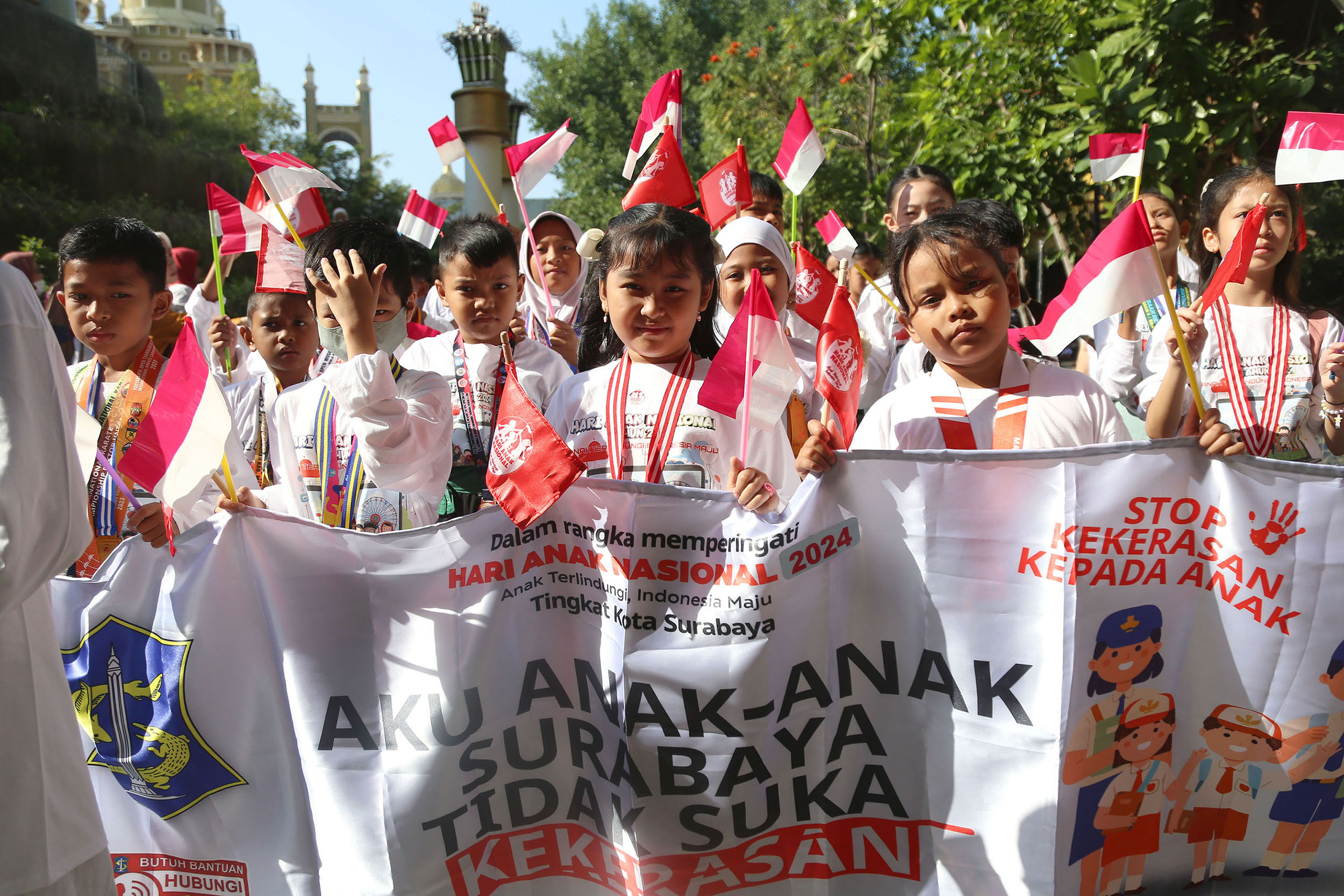 Surabaya secara resmi menerima pengakuan internasional sebagai Kota Layak Anak Dunia dari United Nations Children's Fund (UNICEF)