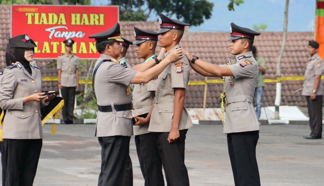 Kapolda DIY Irjen Pol Asep Suhendar saat melantik  253 siswa SPN Selopamioro Polda DIY menjadi polisi, beberapa waktu lalu. | TRIBRATA