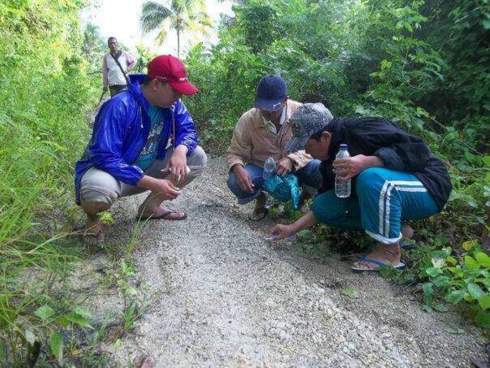 PARAH: Warga Kecamatan Mangoli Selatan meminta anggota DPRD dan Pemerintah Provinsi Maluku Utara (Malut) segera membangun jalan di wilayah itu. Foto: HMP/cho