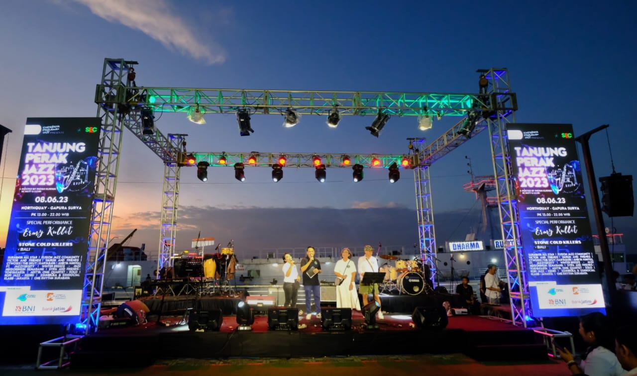 Tanjung Perak Jazz (TPJ) kembali digelar untuk keempat kalinya oleh Surabaya Pahlawan Jazz (SPJ) di Surabaya North Quay (SNQ)