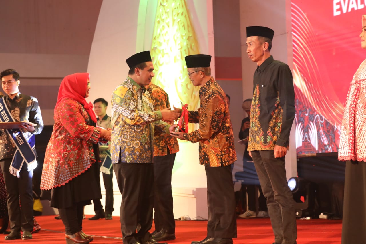Wakil Gubernur Jawa Tengah Taj Yasin Maimoen saat menghadiri Sragen Award, di Gedung Sasana Manggala Sukowati Sragen, Senin (5/6/2023) malam.