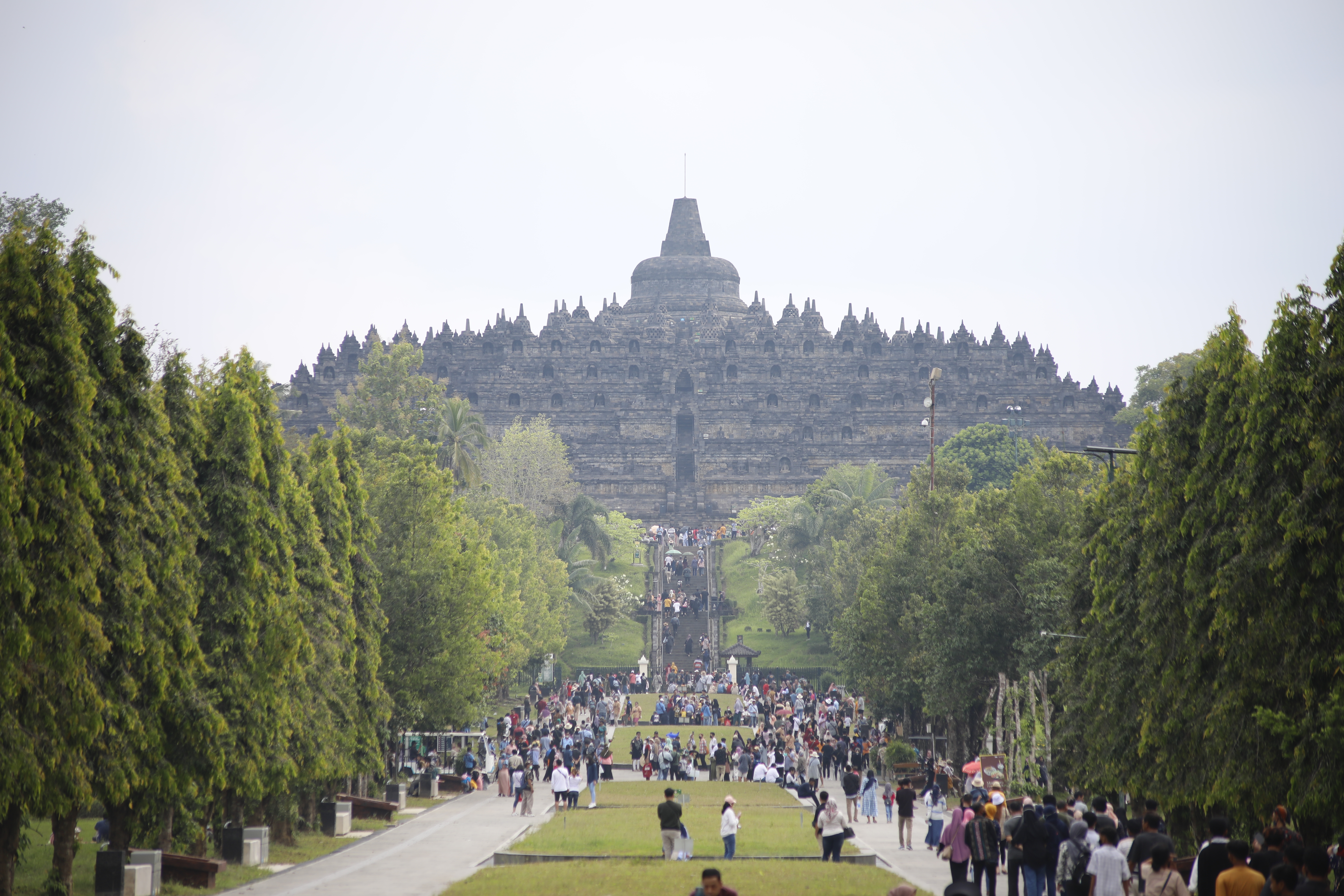 Puncak kunjungan wisatawan ke Candi Borobudur di Kabupaten Magelang, Jawa Tengah, pada libur Lebaran 2022 terjadi pada Kamis (5/5) yakni mencapai 31.089 orang