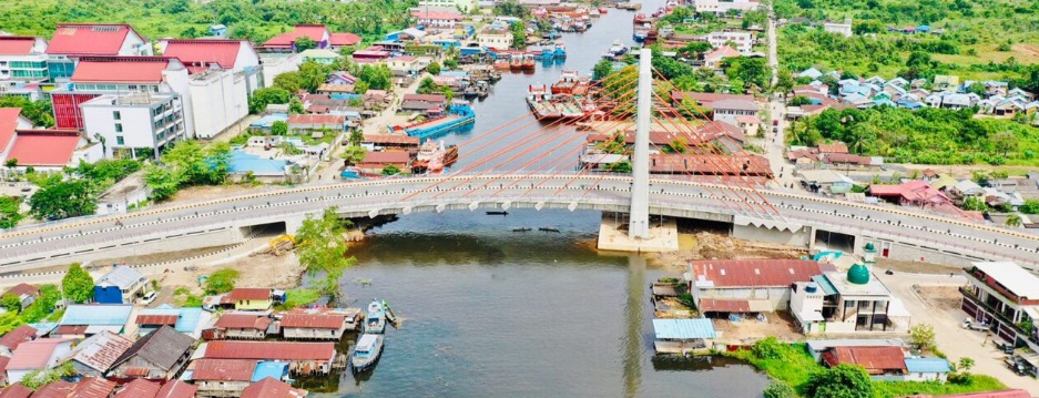 Jembatan Sei Alalak, Banjarmasin, Kalimantan Selatan. Jembatan yang berada di Provinsi Kalimantan Selatan ini menghubungkan Kota Banjarmasin dengan Kabupaten Barito Kuala menuju Provinsi Kalimantan Tengah.