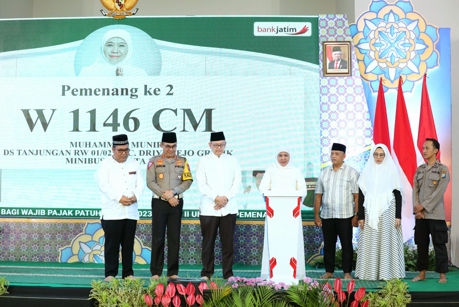 Gubernur Jawa Timur Khofifah Indar Parawansa menggelar ASN Berdoa dan Tabligh Akbar dalam rangka menyambut Tahun Baru Islam 1 Muharram 1445 H, di Masjid Raya Islamic Center, Surabaya, Selasa (18/7) malam.