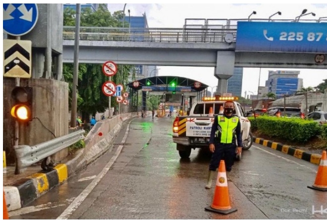 Hutama Karya menutup sementara beberapa gerbang tol JORR-S akibat genangan banjir dan longsor. Dokumentasi Hutama Karya. ant

