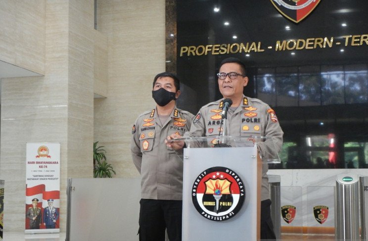 Kadiv Humas Polri Irjen Pol Raden Prabowo Argo Yuwono (kanan). (ANTARA/ Anita Permata Dewi)