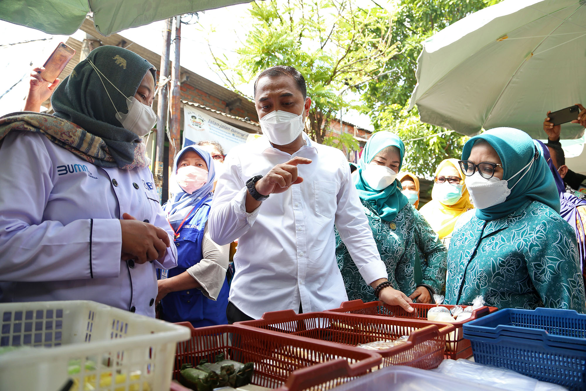 Wali Kota Surabaya, Eri Cahyadi berencana menata ulang Kampung Kue di Rungkut Lor Gang II, Kelurahan Kali Rungkut, Kecamatan Rungkut, menjadi Kampung Wisata Kue.
