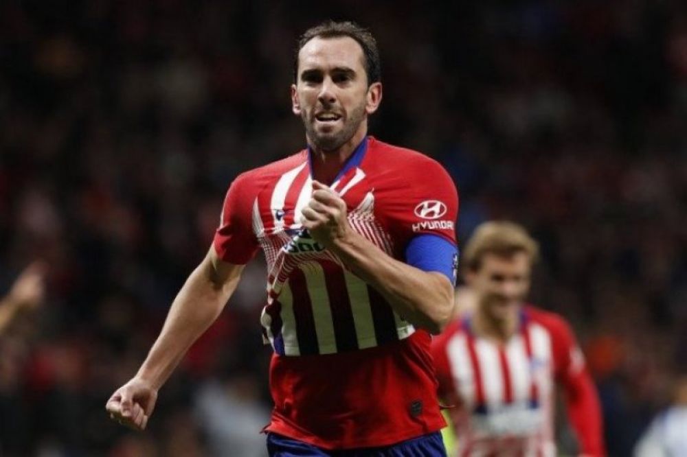 Diego Godin mengenakan ban kapten saat masih memperkuat Atletico Madrid (twitter.com/laligaEN) (twitter.com/laligaEN/)