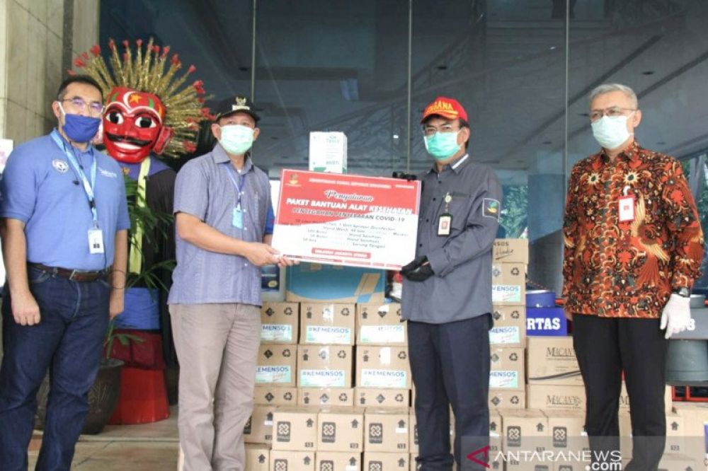 Kemensos Serahkan Alkes bagi TPS Terdampak Covid-19
