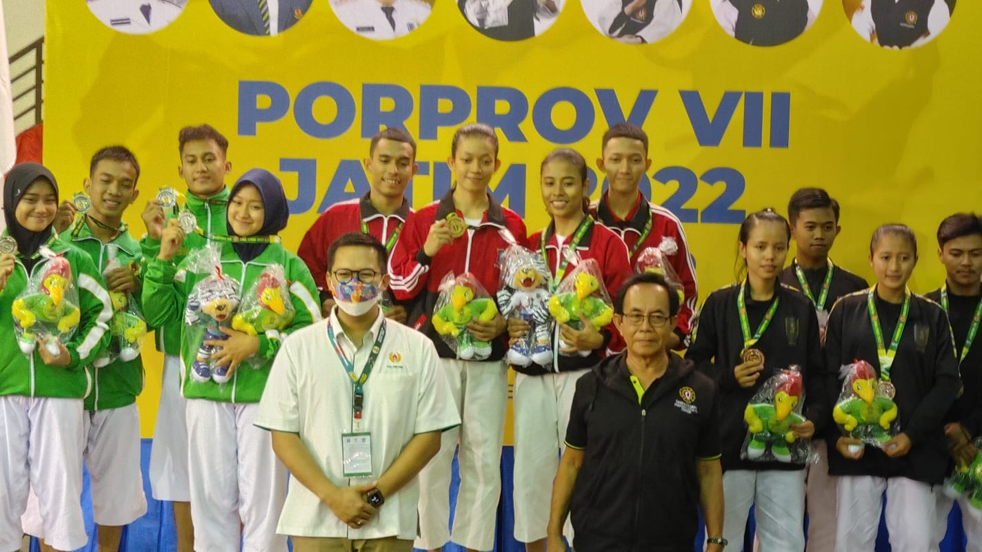 Kota Surabaya berhasil menyabet juara umum cabang olahraga shorinji kempo Porprov VII Jawa Timur dengan total poin 43 di GOR Juang 45 Politeknik Negeri Jember.