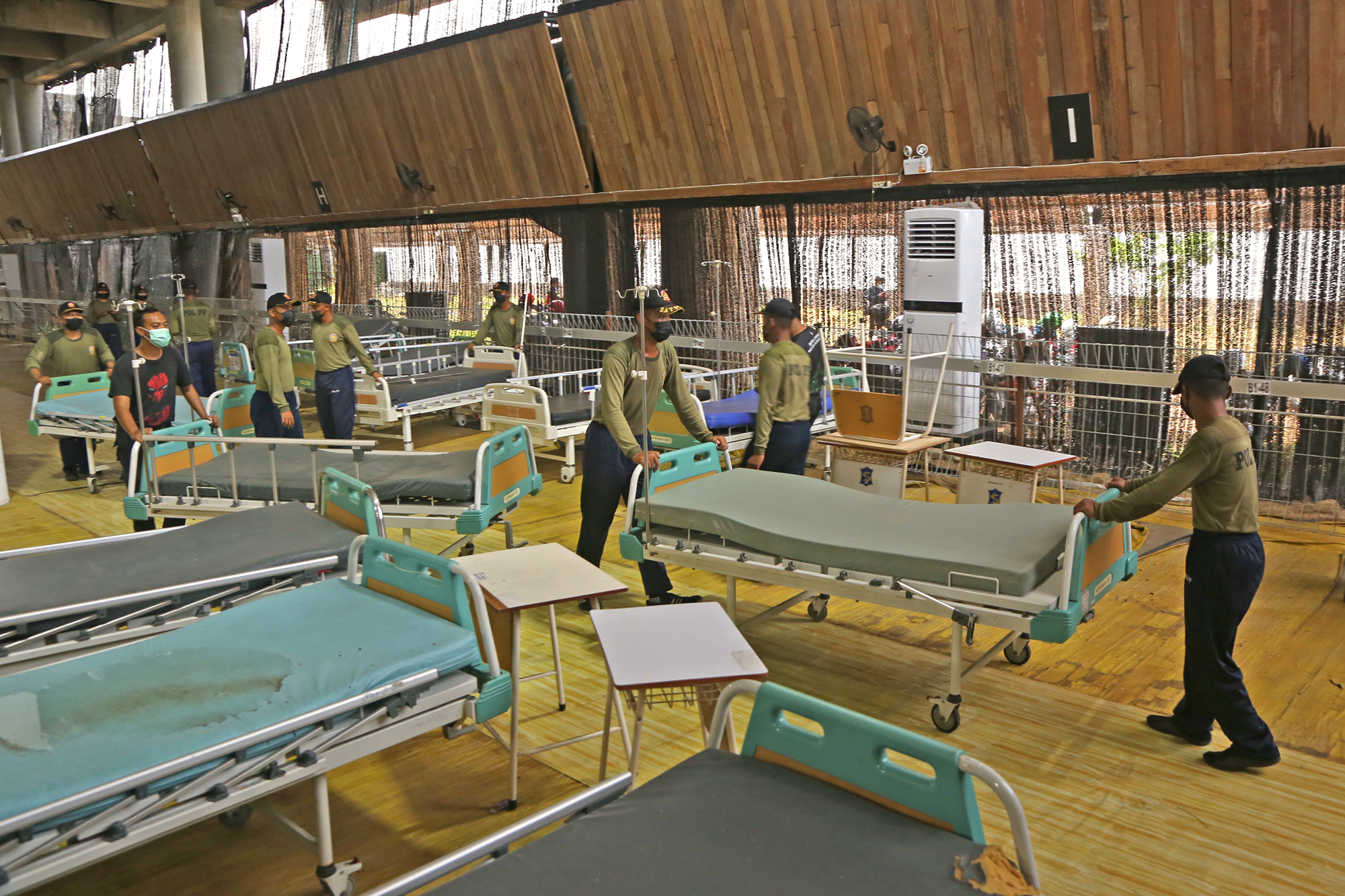 Pemerintah Kota (Pemkot) Surabaya menggelar kerja bakti di Hotel Asrama Haji (HAH) dan rumah sakit darurat, Rumah Sakit Lapangan Tembak (RSLT) sebagai tempat isolasi terpusat bagi pasien yang terkonfirmasi positif Covid-19 di Surabaya