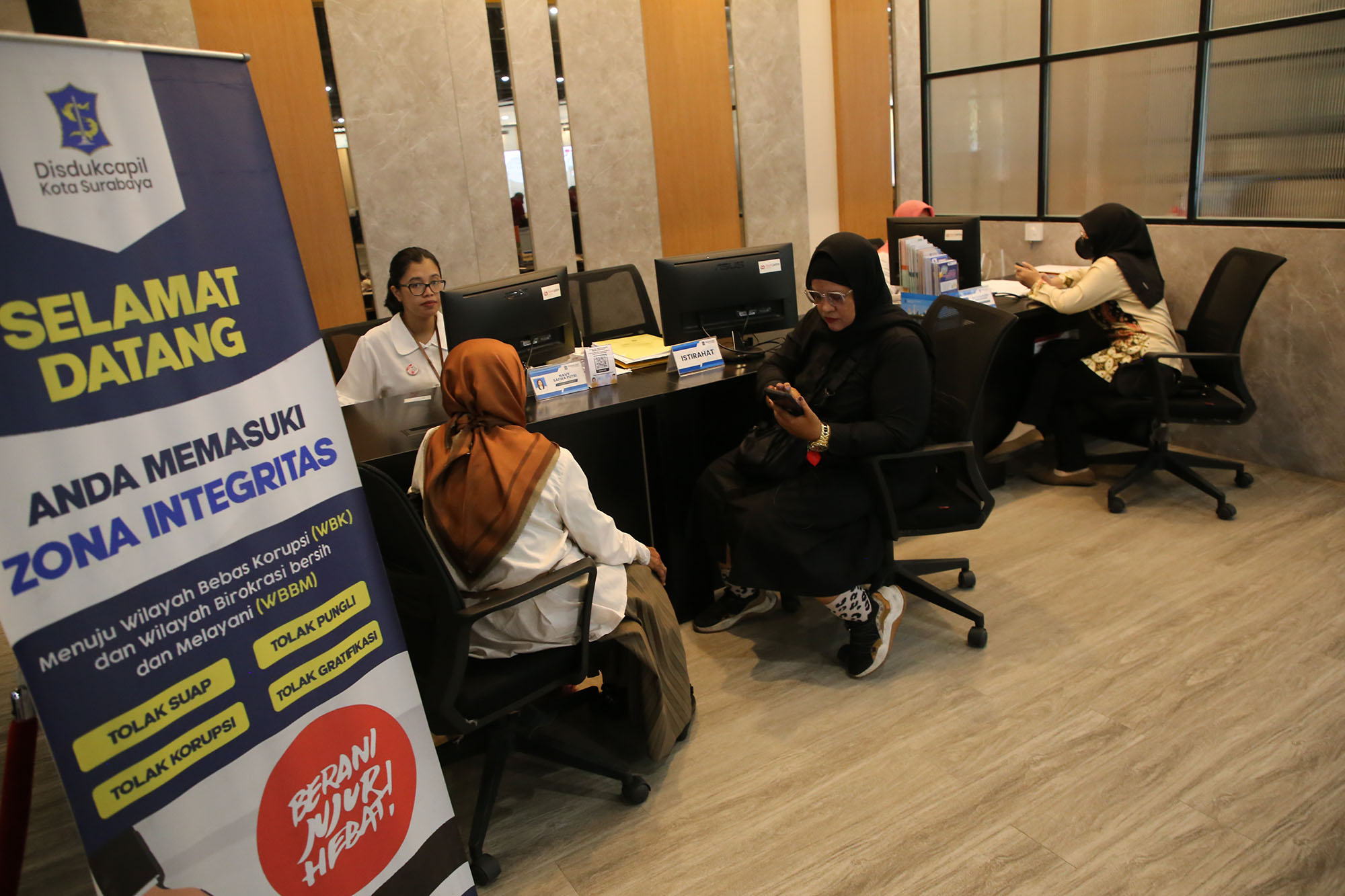 Pemerintah Kota (Pemkot) Surabaya turut berpartisipasi dalam ‘Ajakan Kampanye Antikorupsi 2024’ yang diselenggarakan di seluruh daerah oleh Komisi Pemberantasan Korupsi 