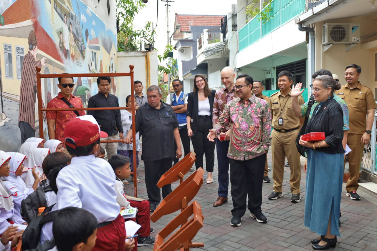 Pemkot Surabaya menyambut kedatangan Duta Besar (Dubes) Amerika Serikat untuk Indonesia, Kamala Shirin Lakhdhir, yang melakukan kunjungan ke Museum Rumah Lahir Bung Karno dan Museum H.O.S Tjokroaminoto pada Selasa (10/9)