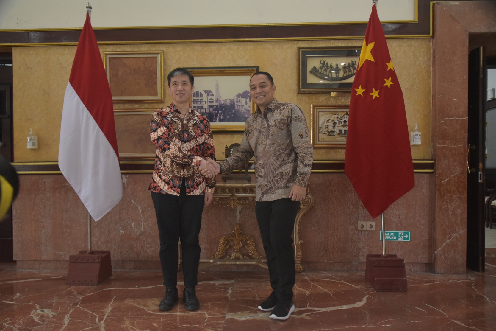 Wali Kota Surabaya Eri Cahyadi menyambut dengan hangat kedatangan Konsul Jenderal Republik Rakyat Tiongkok (RRT) di Surabaya Mr. Xu Yong 