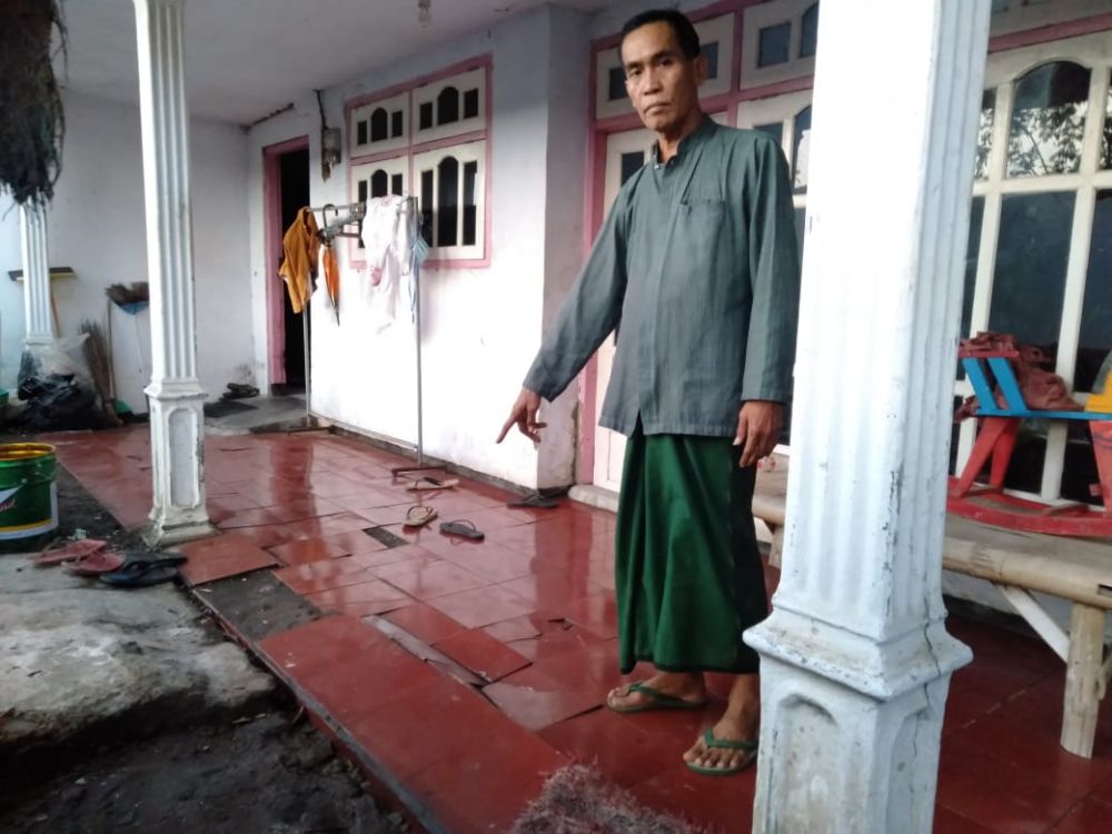 RETAK: Rumah warga menjadi korban pembangunan tangguLapindo. HMP/red 