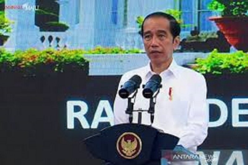 Tangkapan layar - Presiden RI Joko Widodo pada Ratas Penanganan Pandemi COVID-19 dan Pelaksanaan Vaksinasi, melalui video conference di Jakarta, Rabu (6/1/2021). (ANTARA/Tangkapan layar Youtube Sekretariat Presiden/pri jjjj)