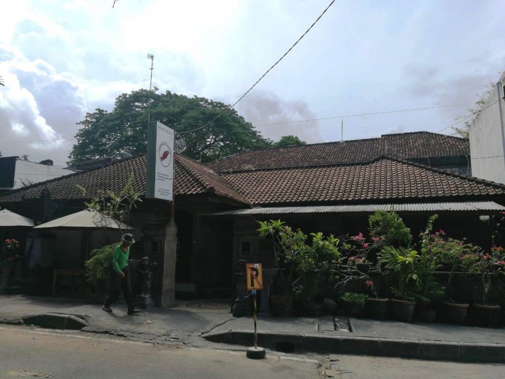 TUTUP: Sementara warung legendaris Mak Beng tutup karena sepi pembeli. HMP/ide