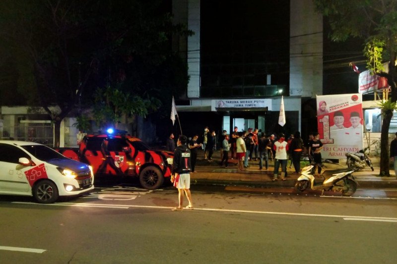 Markas Taruna Merah Putih (TMP) di Jalan Raya Darmo, Kota Surabaya, usai diserang ratusan orang tak dikenal pada Minggu (6/12/2020) dini hari, (FOTO ANTARA/HO-Media Center Eri-Armuji)
