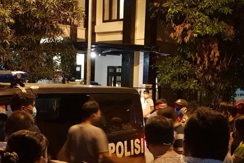 Warga yang bermukim di Kompleks Cemara Asri tepat di Jalan Duku, Kecamatan Percut Sei Tuan, Kabupaten Deli Serdang, Provinsi Sumatera Utara (Sumut) dihebohkan dengan penemuan jenazah pada Rabu (6/5/2020) malam. (ANTARA/HO)