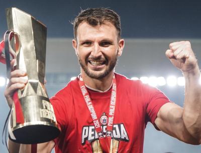 Bek Persija asal Italia Marco Motta. PERSIJA