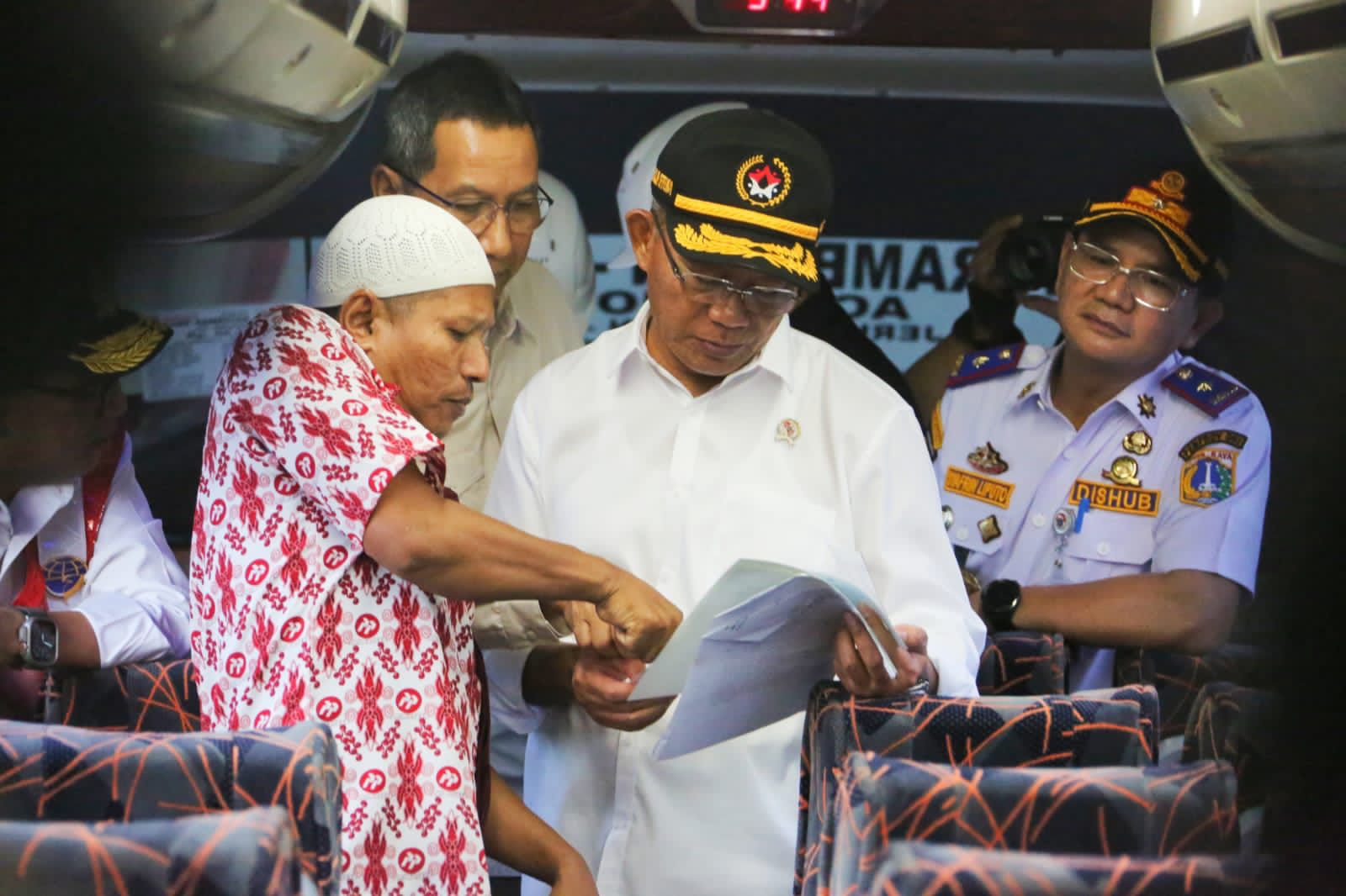 Menko PMK Cek Kesiapan Mudik Terminal Kampung Rambutan